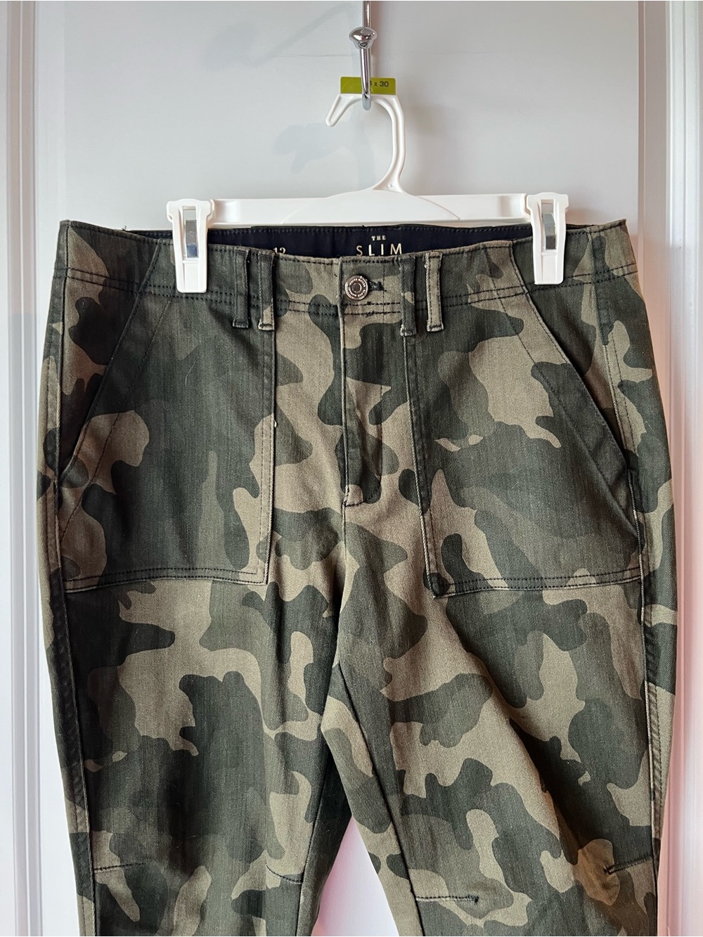 White House Black Market Camouflage The Slim Ankle jeans. Size 12 - Picture 2 of 13